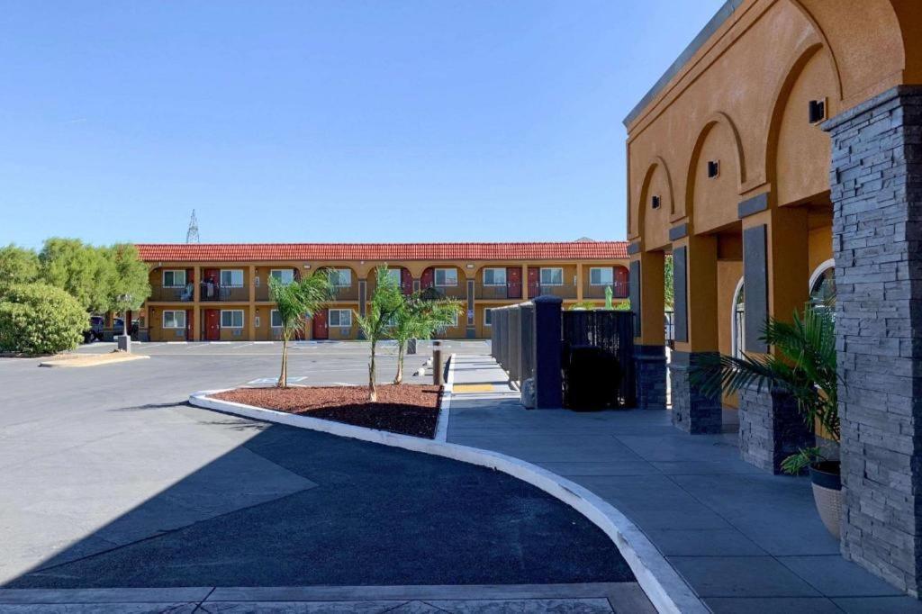 Quality Inn Redding Near I-5 Exteriör bild